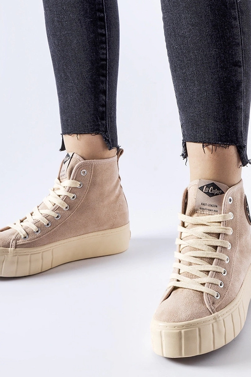 Zapatillas Lee Cooper en color beige...