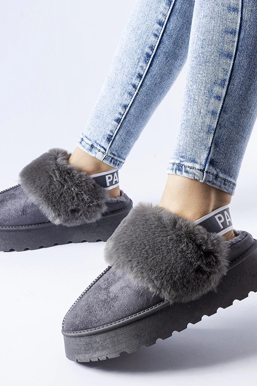 Zapatillas de estar por casa grises...