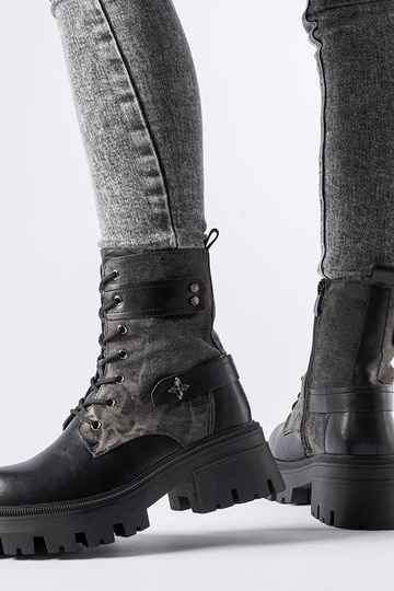 Botas de montaña negras... 2