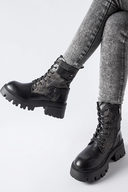 Botas de montaña negras acolchadas...