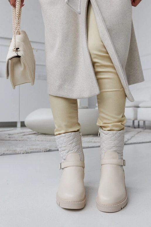 Botines beige con pespuntes...