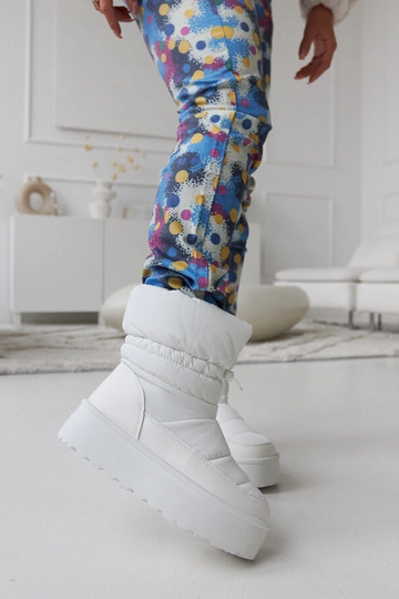 Botas de nieve blancas...