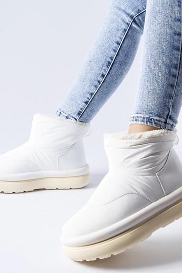 Botas de nieve blancas... 2