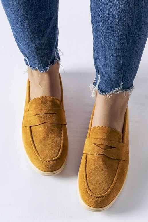 Panties de ante sintético color arena...