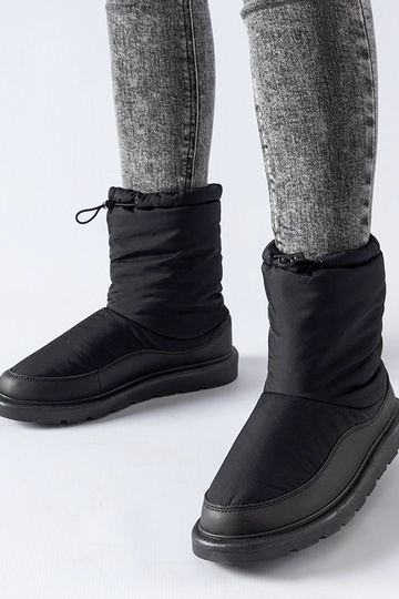 Botas de nieve negras...