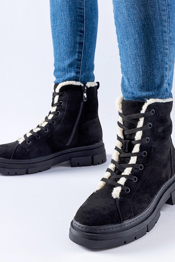 Botas aisladas negras de...