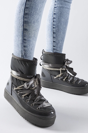 Botas de nieve lacadas...