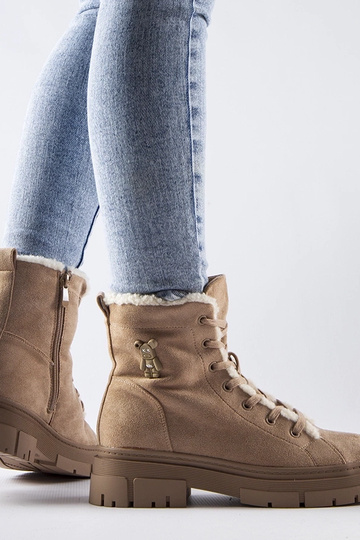 Botas aisladas color arena... 2