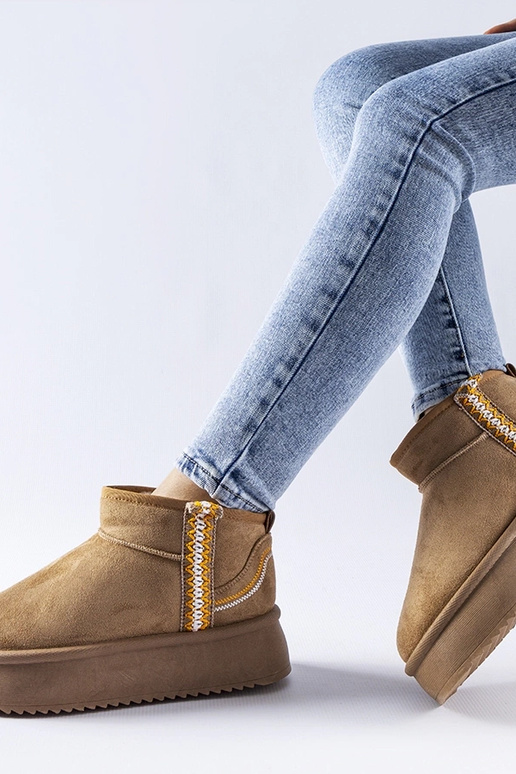 Botas de nieve en plataforma marrón...