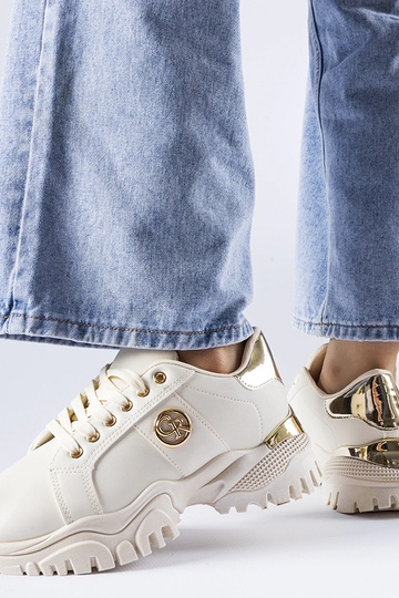 Zapatillas beige con suela...