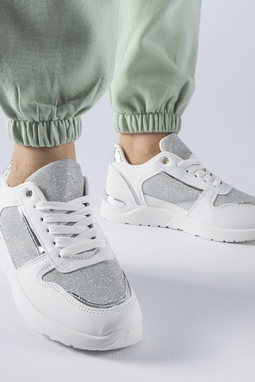 Zapatillas blancas con hilo decorativo Facondo