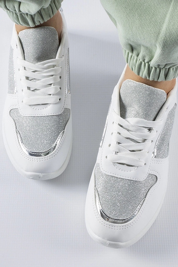 Zapatillas blancas con hilo decorativo Facondo 2