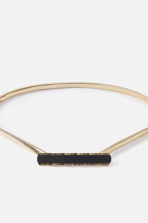 Cinturón elástico dorado con hebilla...