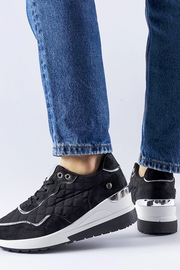 Zapatillas de cuña negras... 2