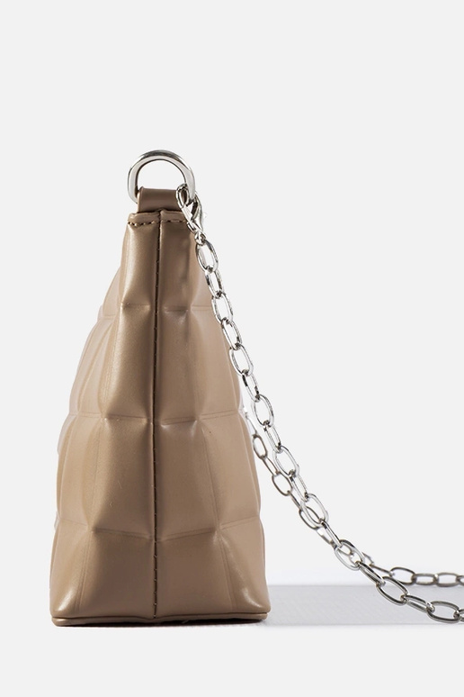 Bolso acolchado beige con cadena Laas
