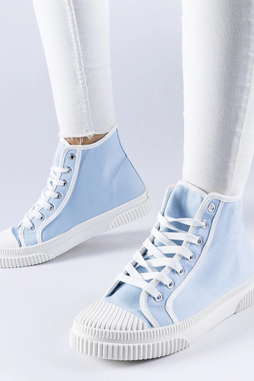 Zapatillas altas azules...