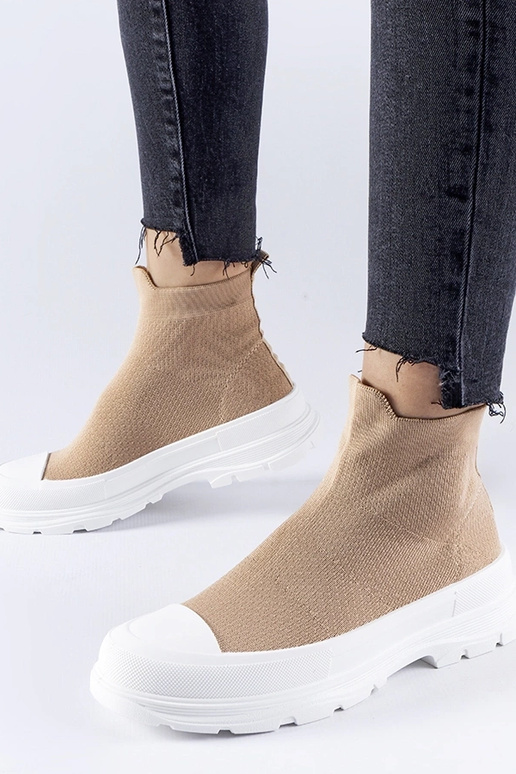 Zapatillas marrones con parte...