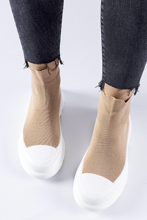 Zapatillas marrones con parte...