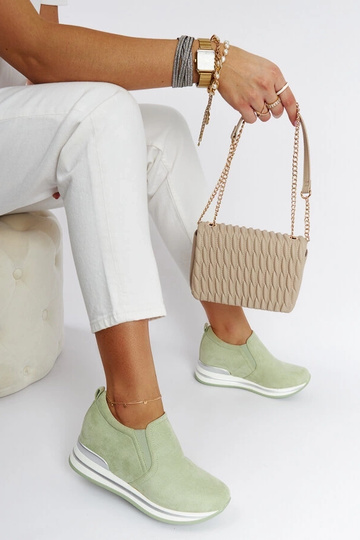 Zapatillas verdes con cuña...