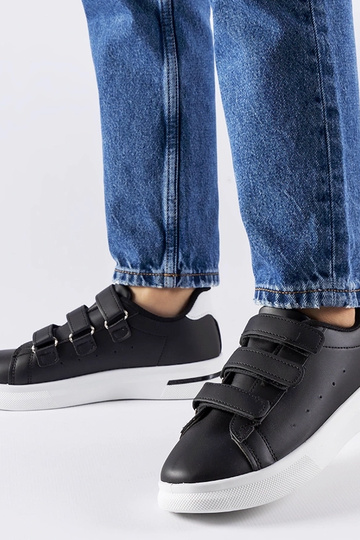 Zapatillas negras con velcro Paré - suela blanca