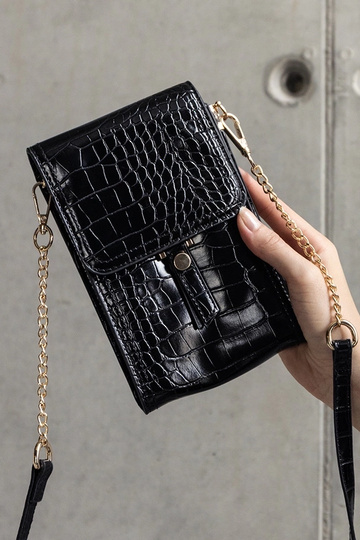 Bolso negro decorado con relieve Decatur