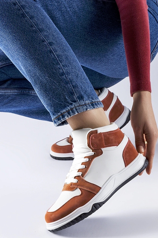 Zapatillas blancas y marrones de...