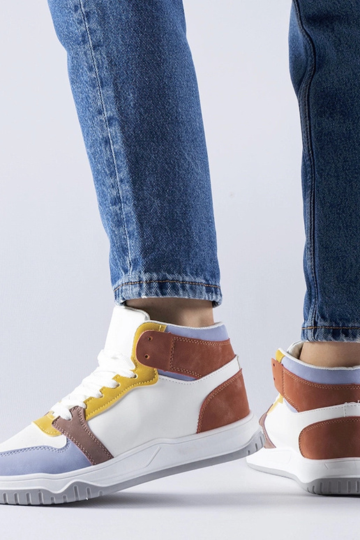 Zapatillas altas moradas de Elizabeth