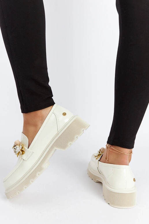 Mocasines de cuero beige lacados GOE...