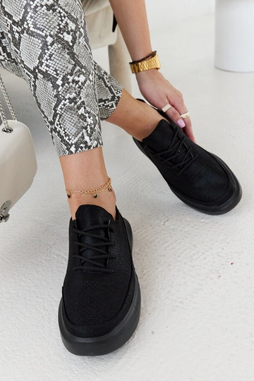 Zapatillas negras de mujer con plataforma, con cordones, caladas, Lori