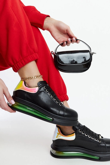 Zapatillas negras con plataforma GOE NN2N4030