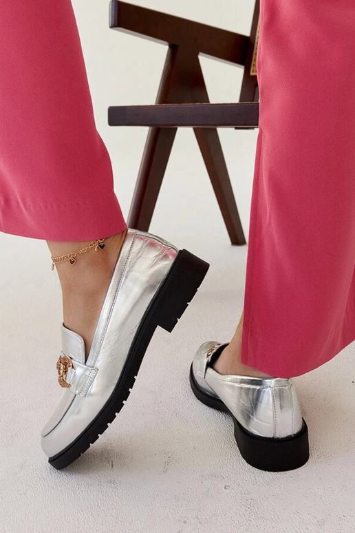 Mocasines plateados con circonitas...