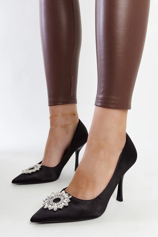 Stilettos negros satinados con...