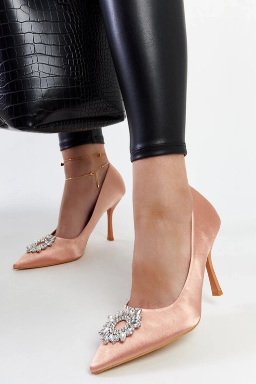 Stilettos satinados beige con...
