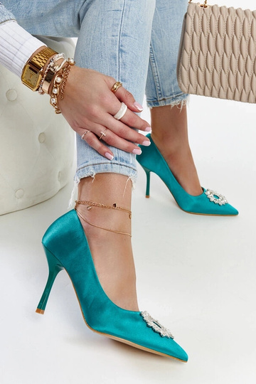 Stilettos de satén verde con circonitas Susegana 2