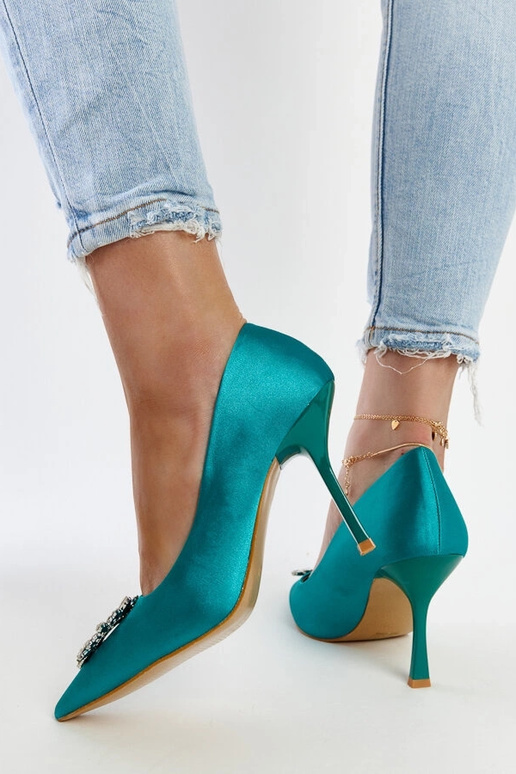 Stilettos de satén verde con...