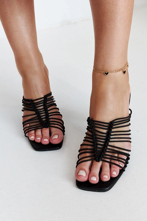 Chanclas de mujer negras con tacón...