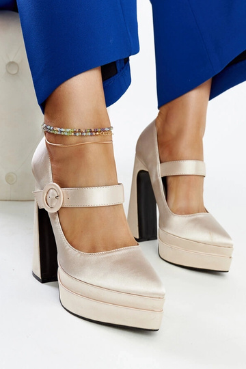 Zapatos de salón beige...