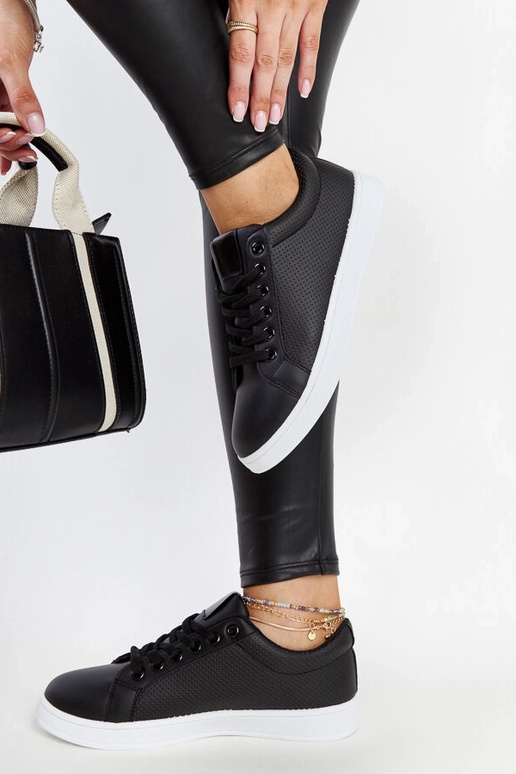 Zapatillas negras de piel ecológica...