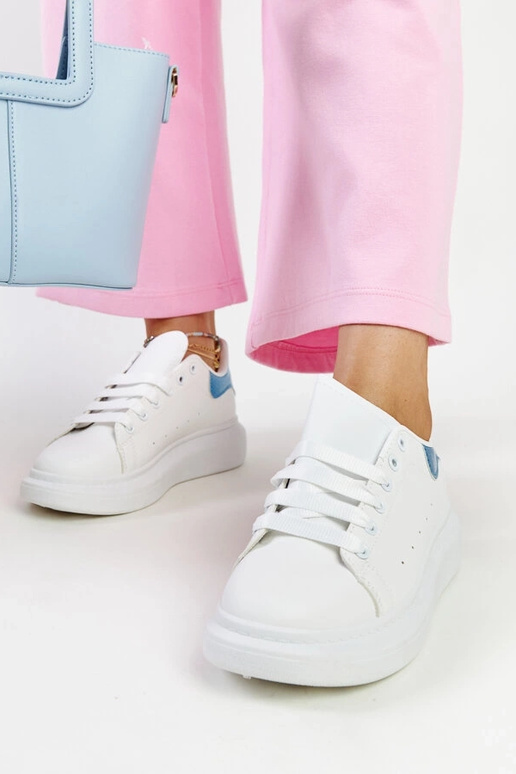 Zapatillas blancas de piel ecológica...