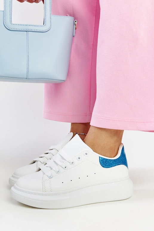 Zapatillas blancas de piel ecológica...