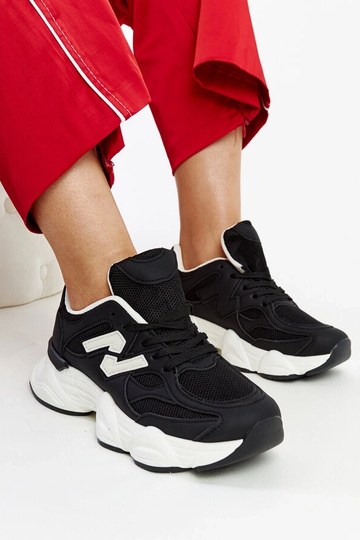 Zapatillas negras con suela Gergely gigante