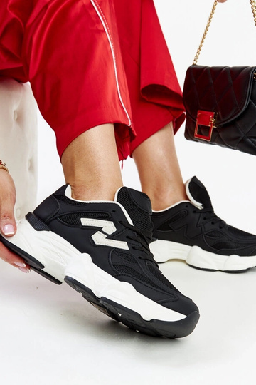 Zapatillas negras con suela Gergely gigante 2