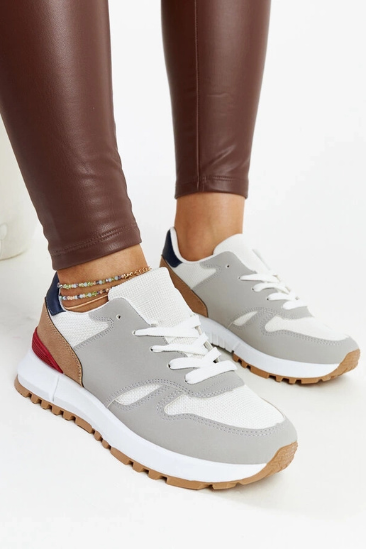 Zapatillas multicolores sobre la...