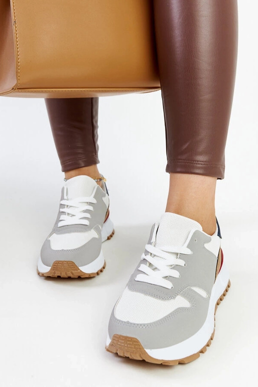 Zapatillas multicolores sobre la...