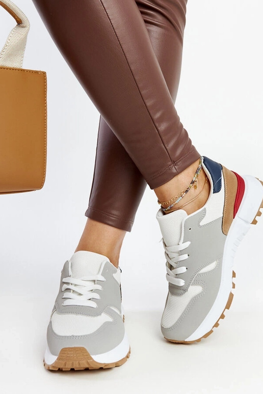 Zapatillas multicolores sobre la...