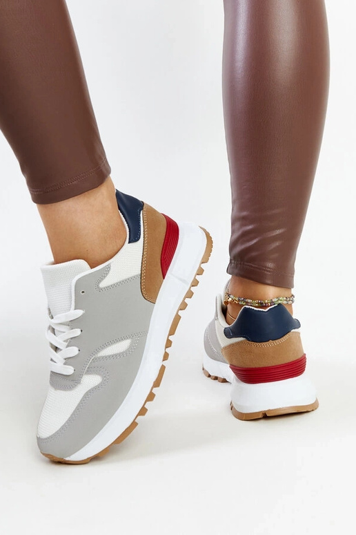 Zapatillas multicolores sobre la...