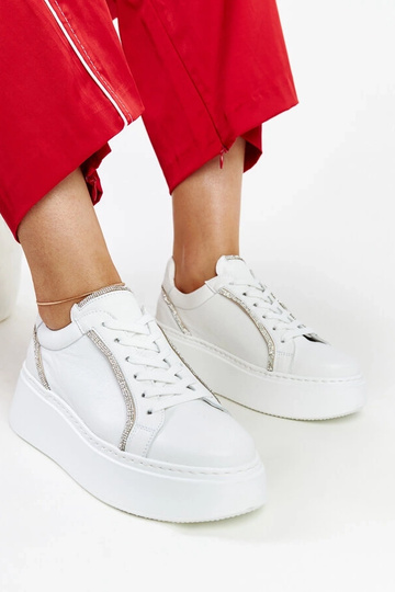 Zapatillas de cuero blancas con circonitas Karino