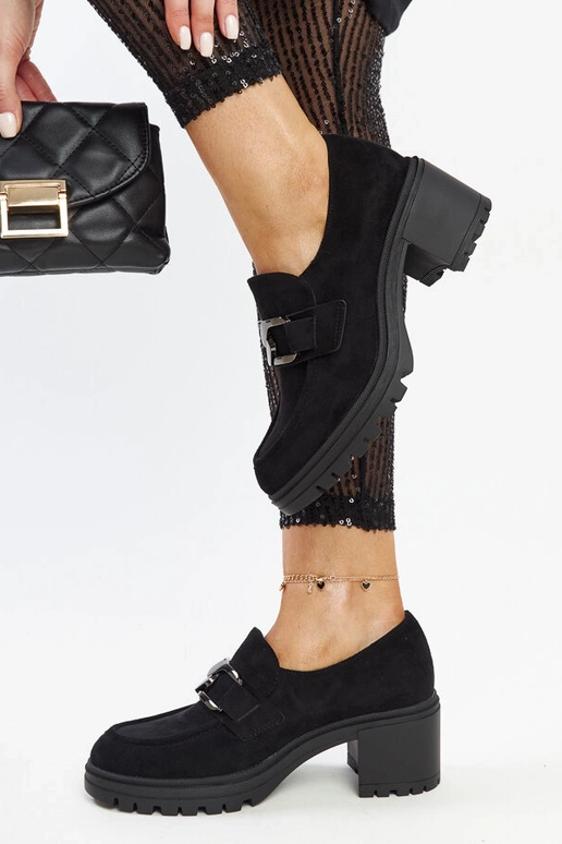 Zapatos negros con plantilla de cuero...