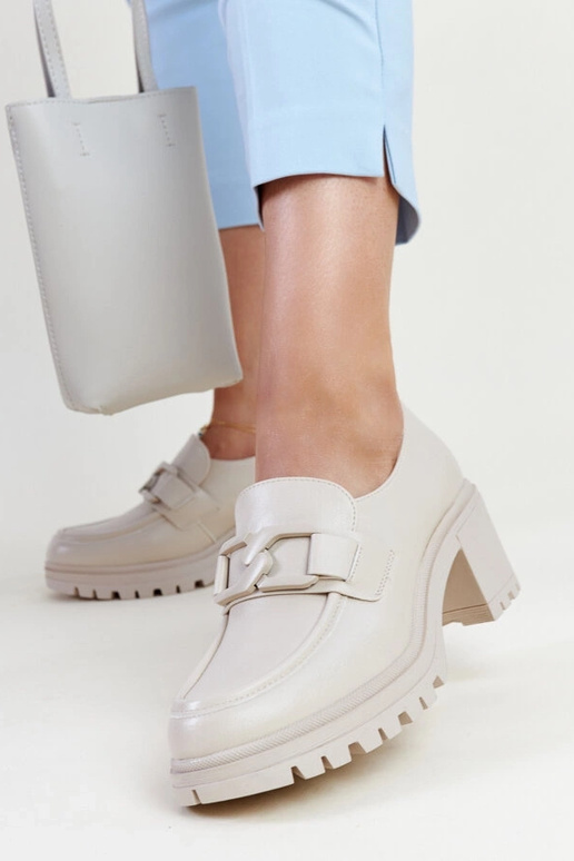 Zapatos beige con plantilla de cuero...