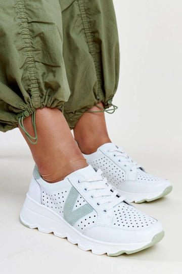 Zapatillas de cuero blancas...